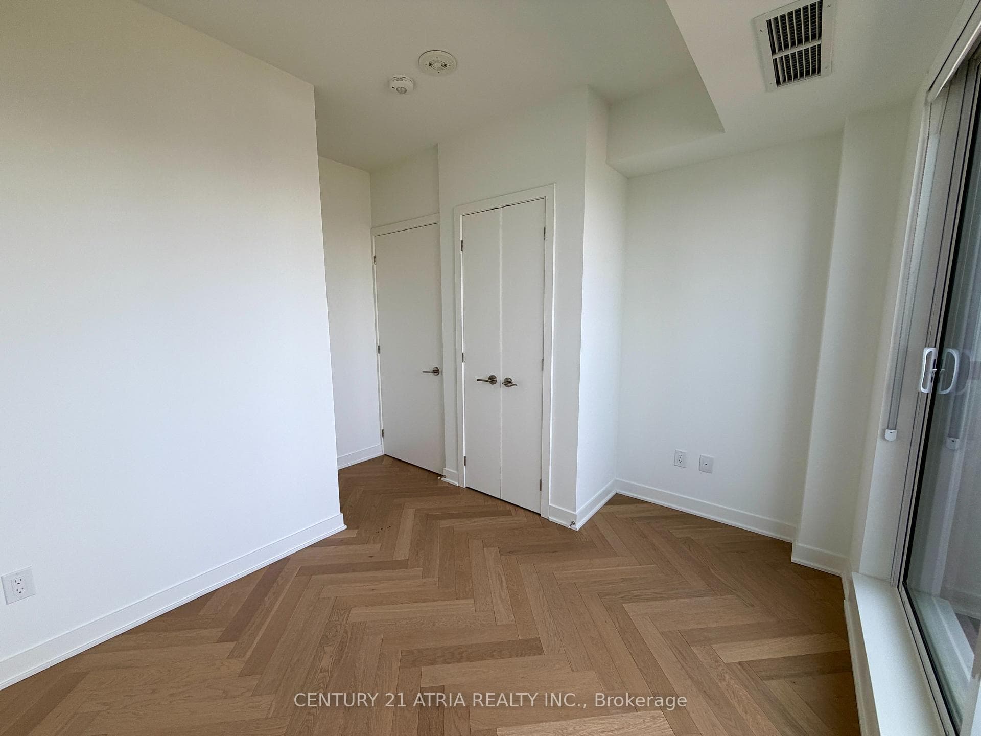 11 Yorkville Avenue Unit 2401 photo 12
