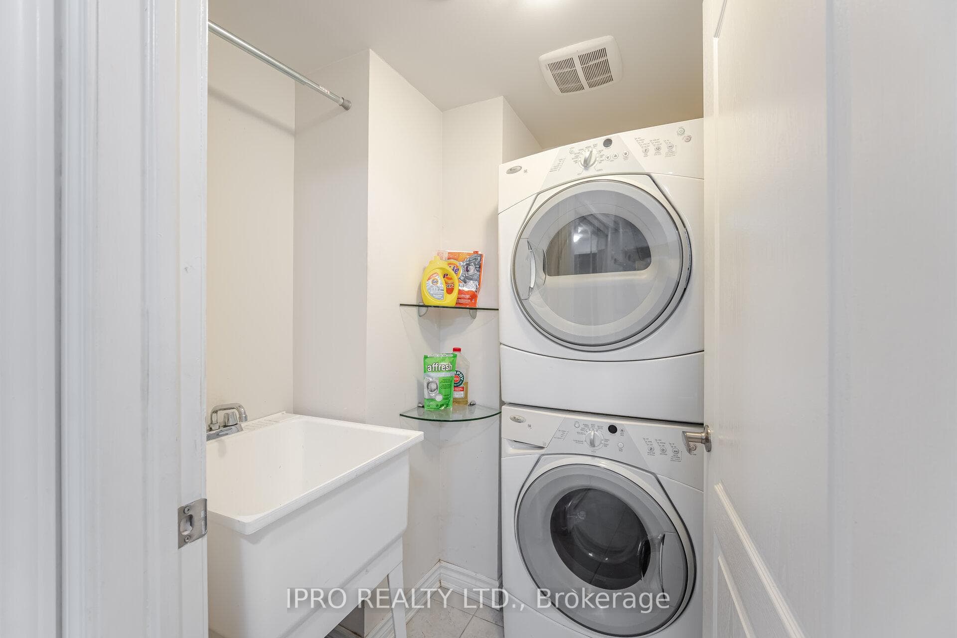 1543 HUSBAND Place photo 6