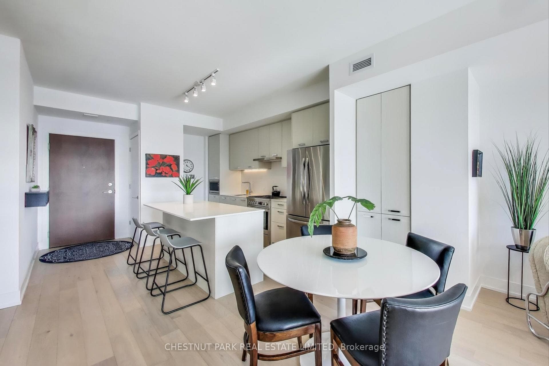 1331 Queen Street Unit 604 photo 10