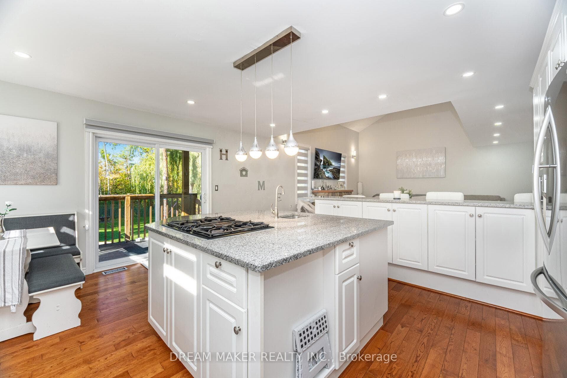 756 Third Avenue photo 17