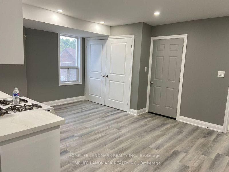 610 Bloor Street Unit 2A photo 5