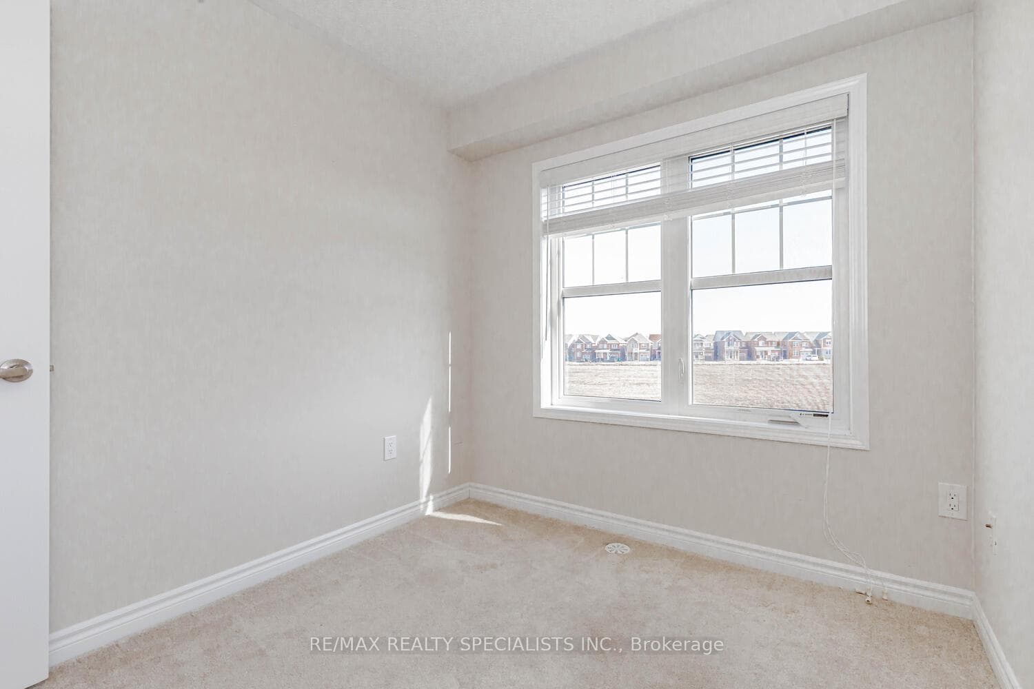 90 Bannister Crescent photo 18