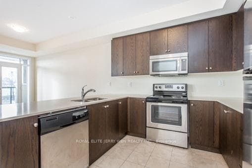 9601 Jane Street Unit 4 photo 7