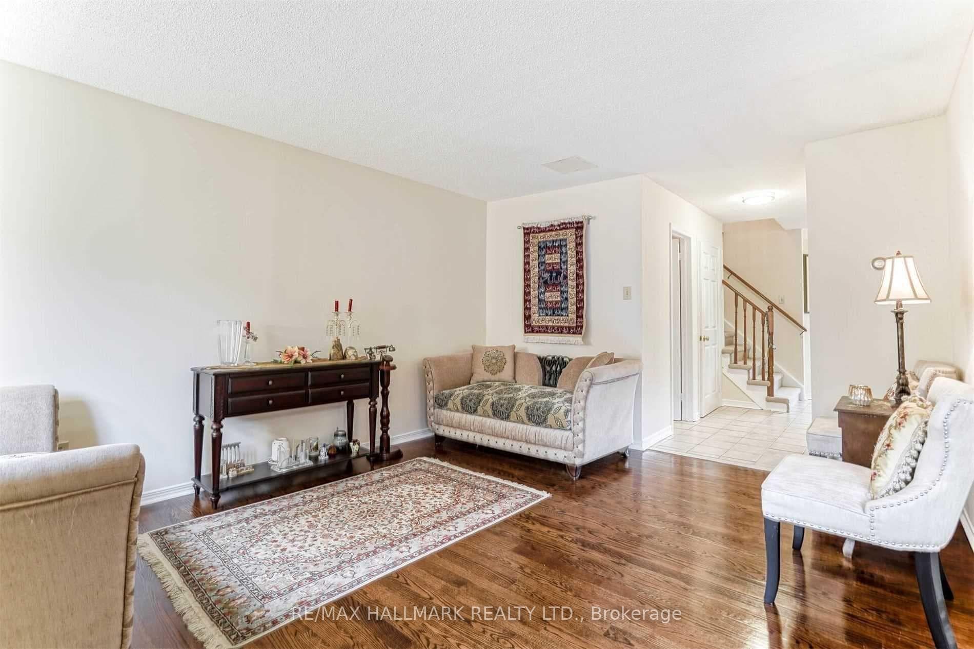 2006 Glenada Crescent Unit 17 photo 3