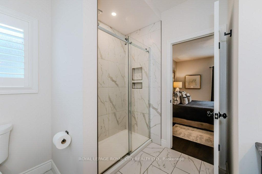 380 Rogers Road photo 17