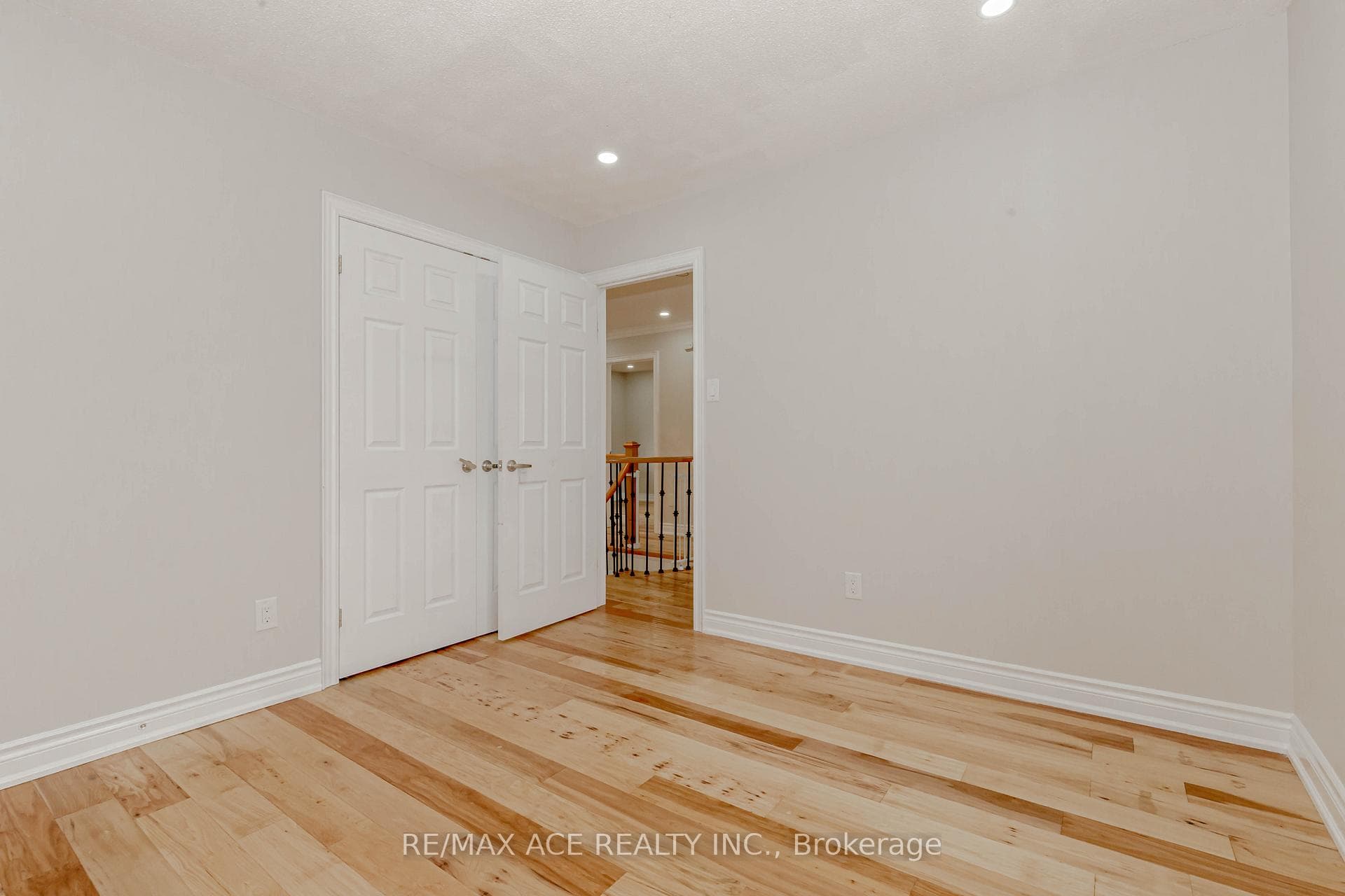 1319 Greenwood Crescent photo 31