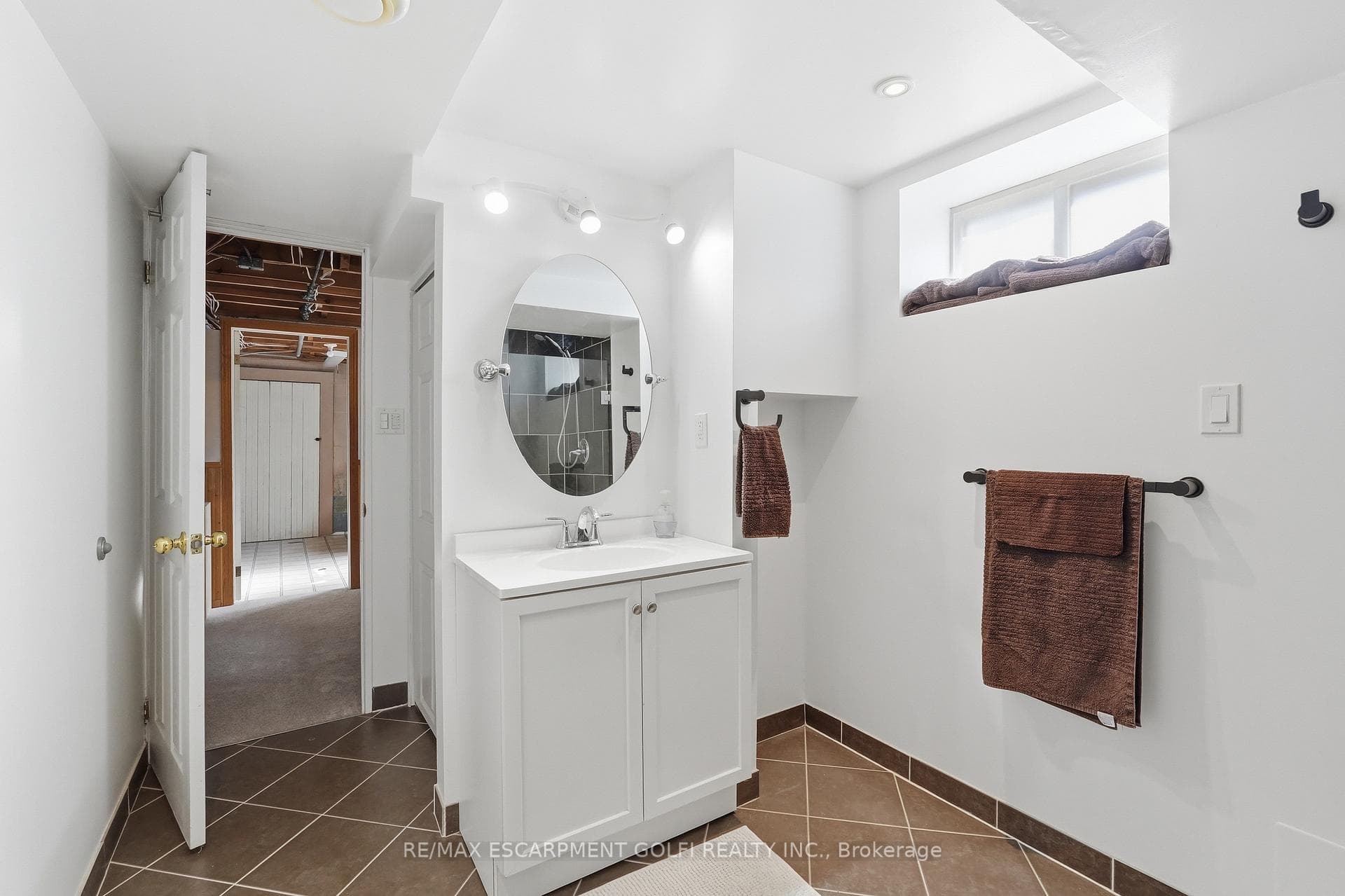 764 Brucedale Avenue photo 25