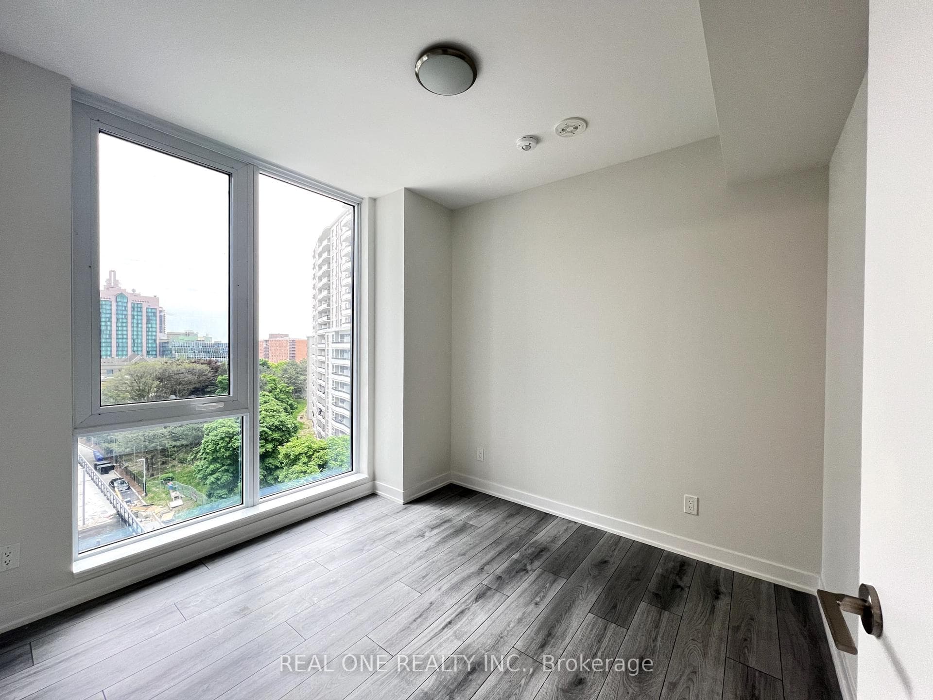 5220 yonge Street Unit 605 photo 9