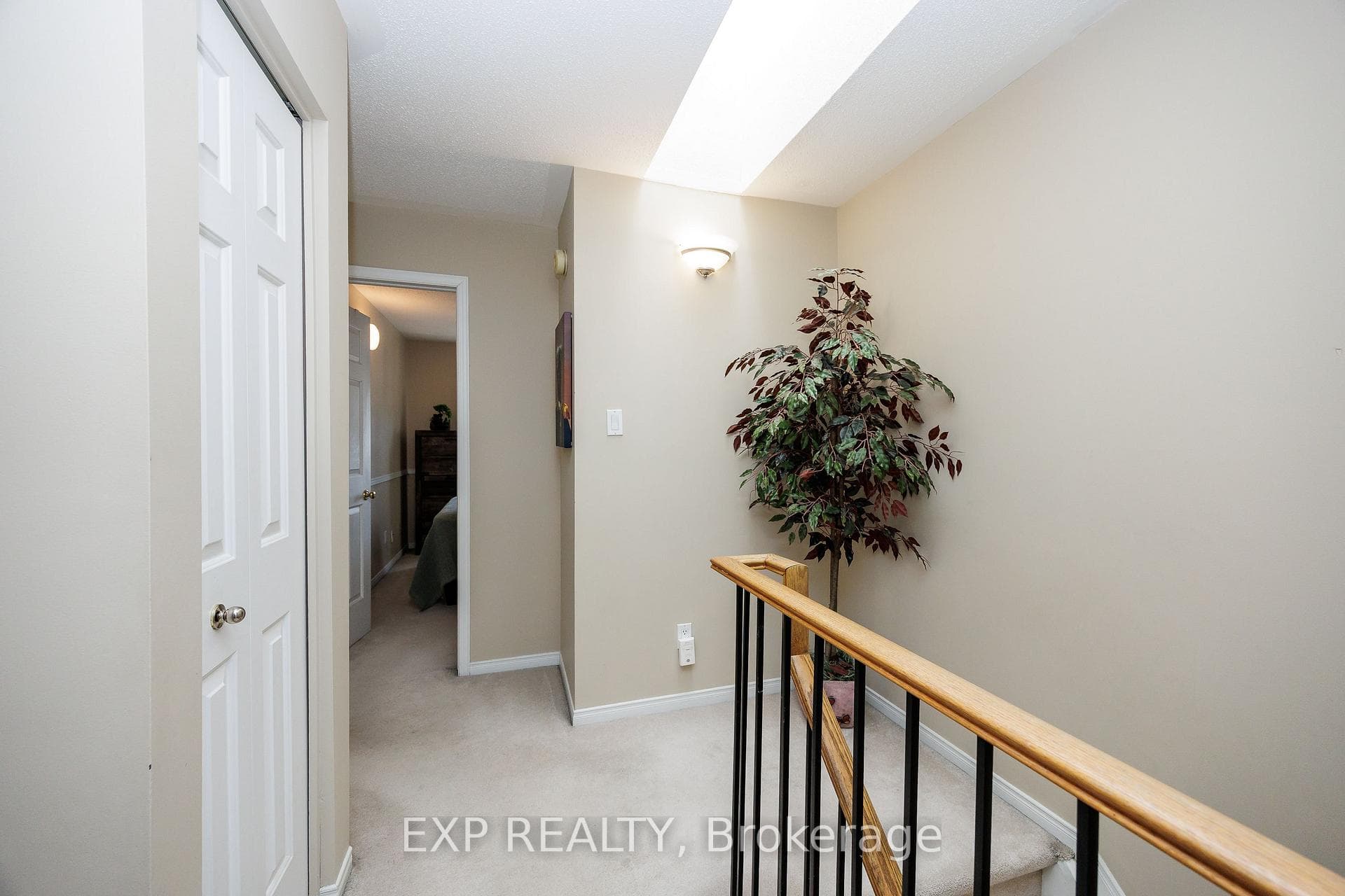90 Pickwick Drive photo 21