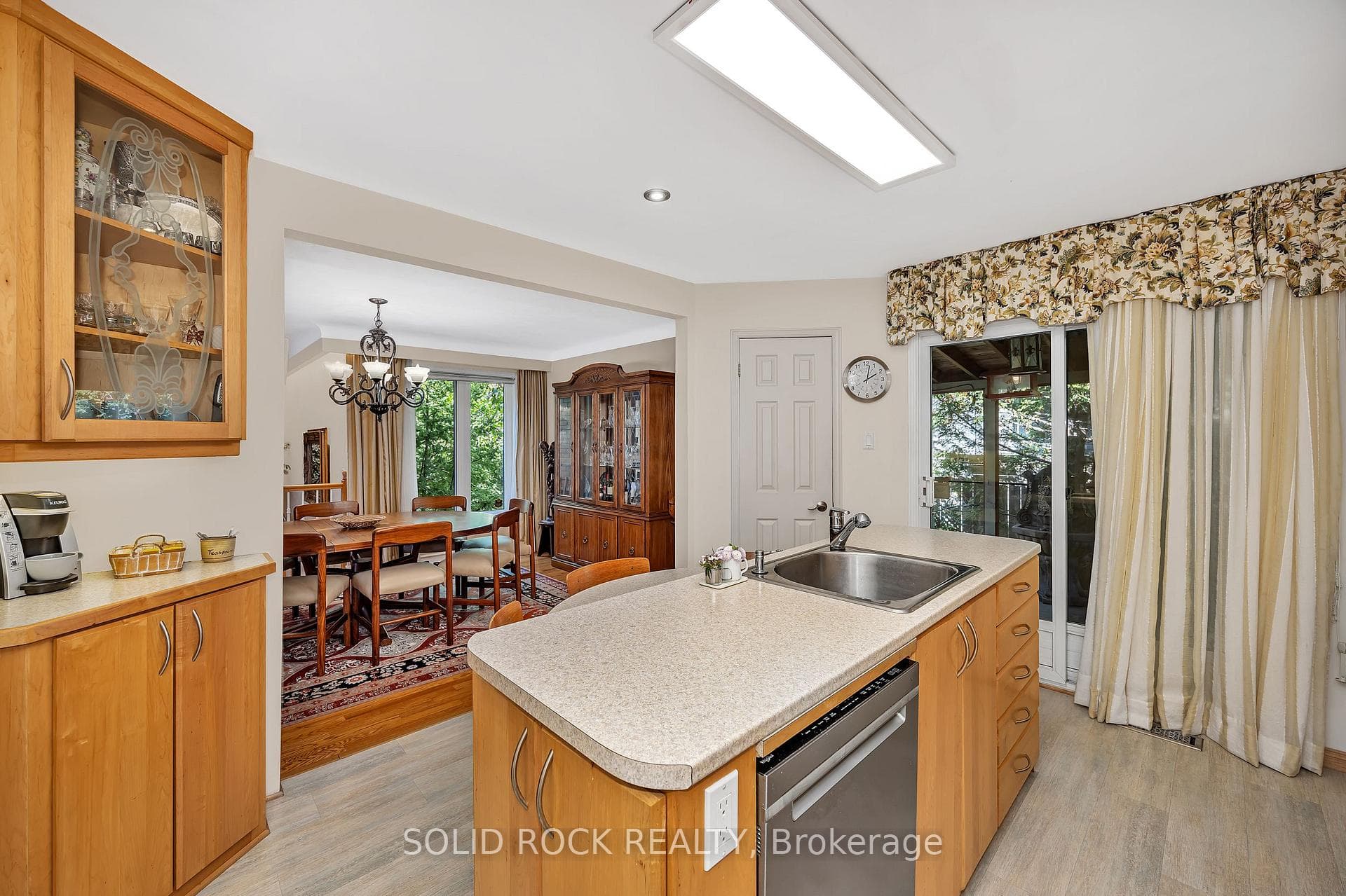 471 Tillbury Avenue photo 12