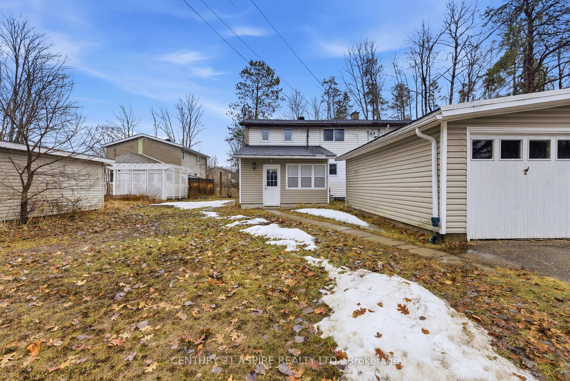 102 Birch Street photo 1