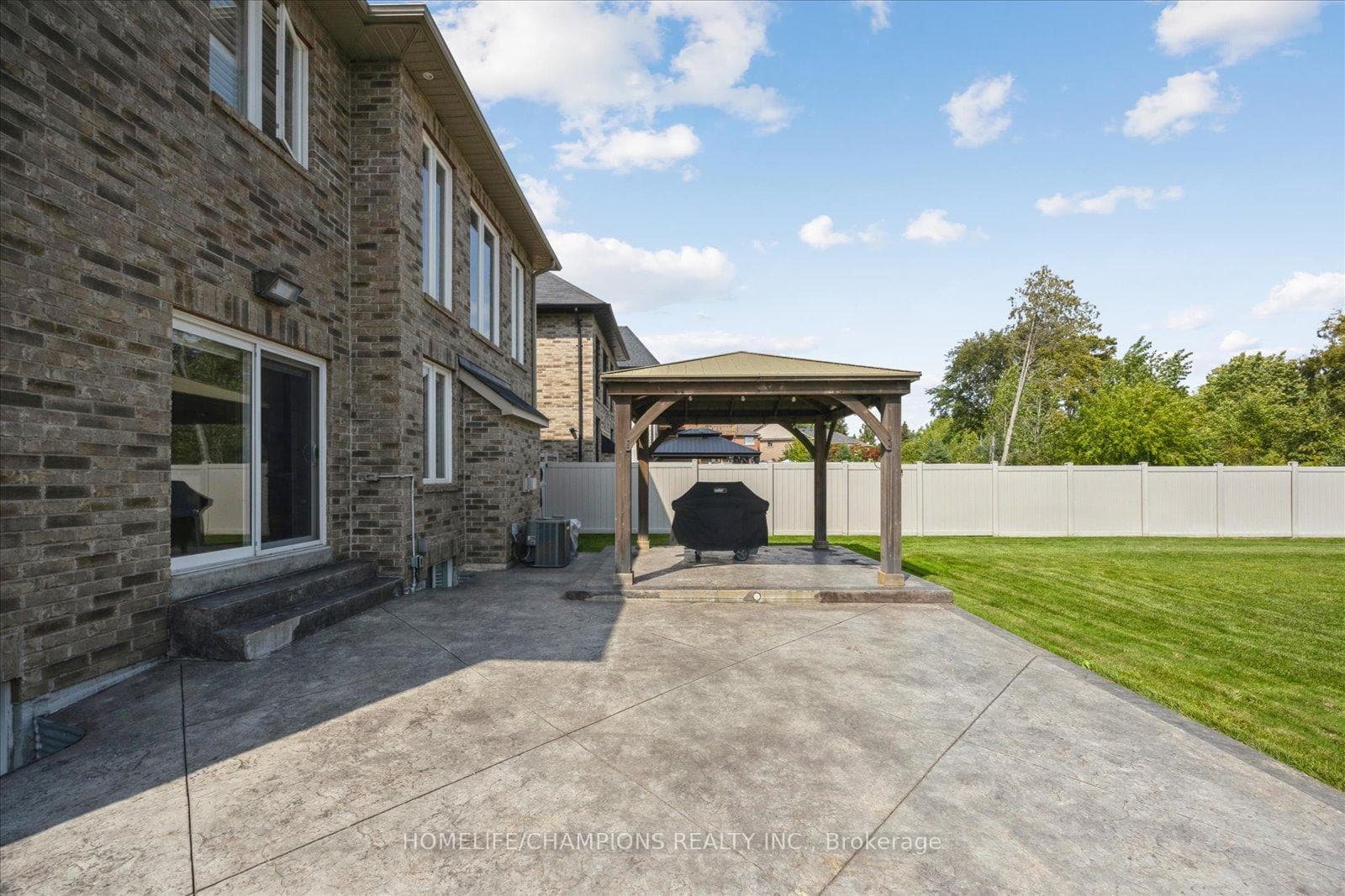 1612 Sandhurst Crescent photo 43
