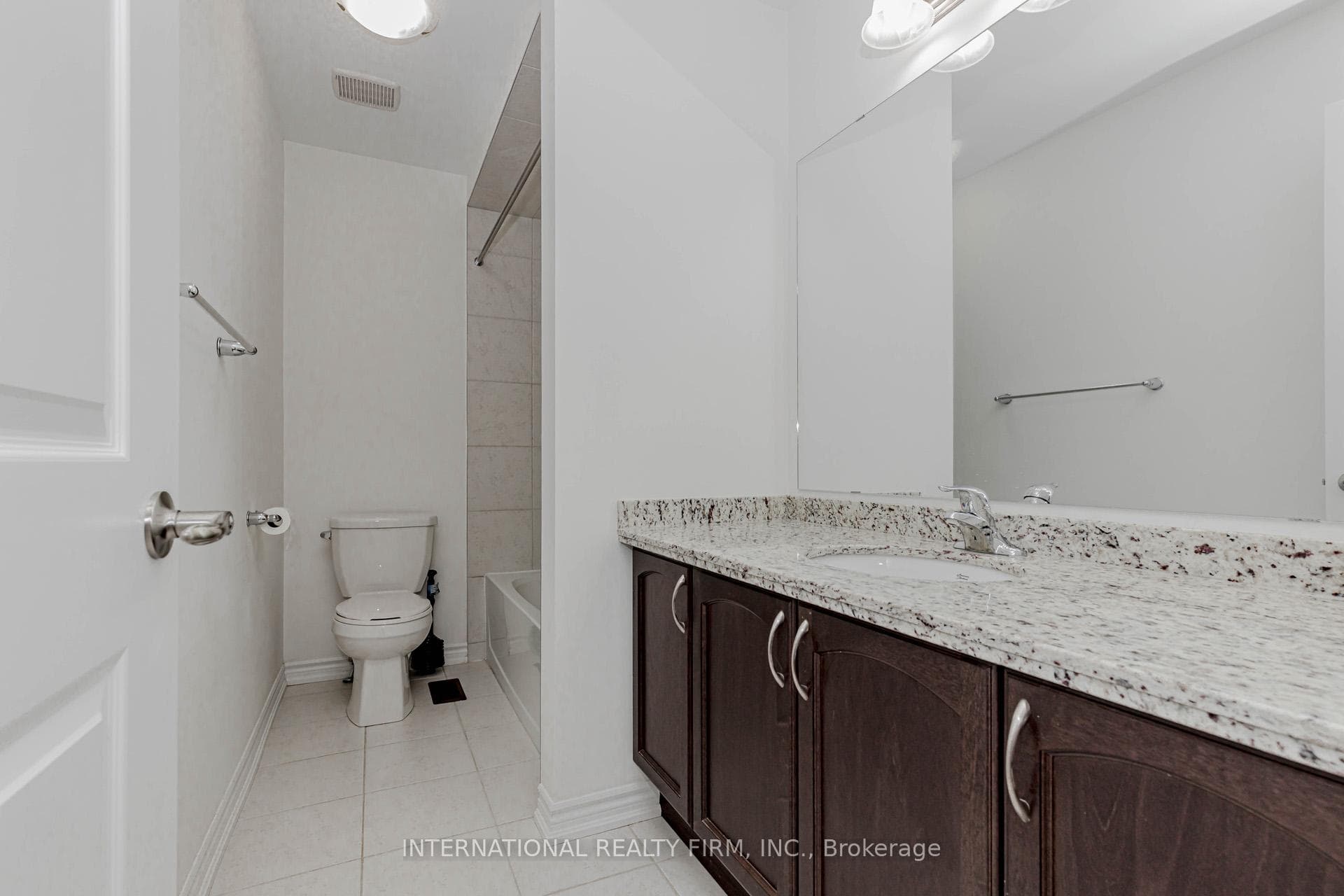 138 Flagg Avenue photo 40