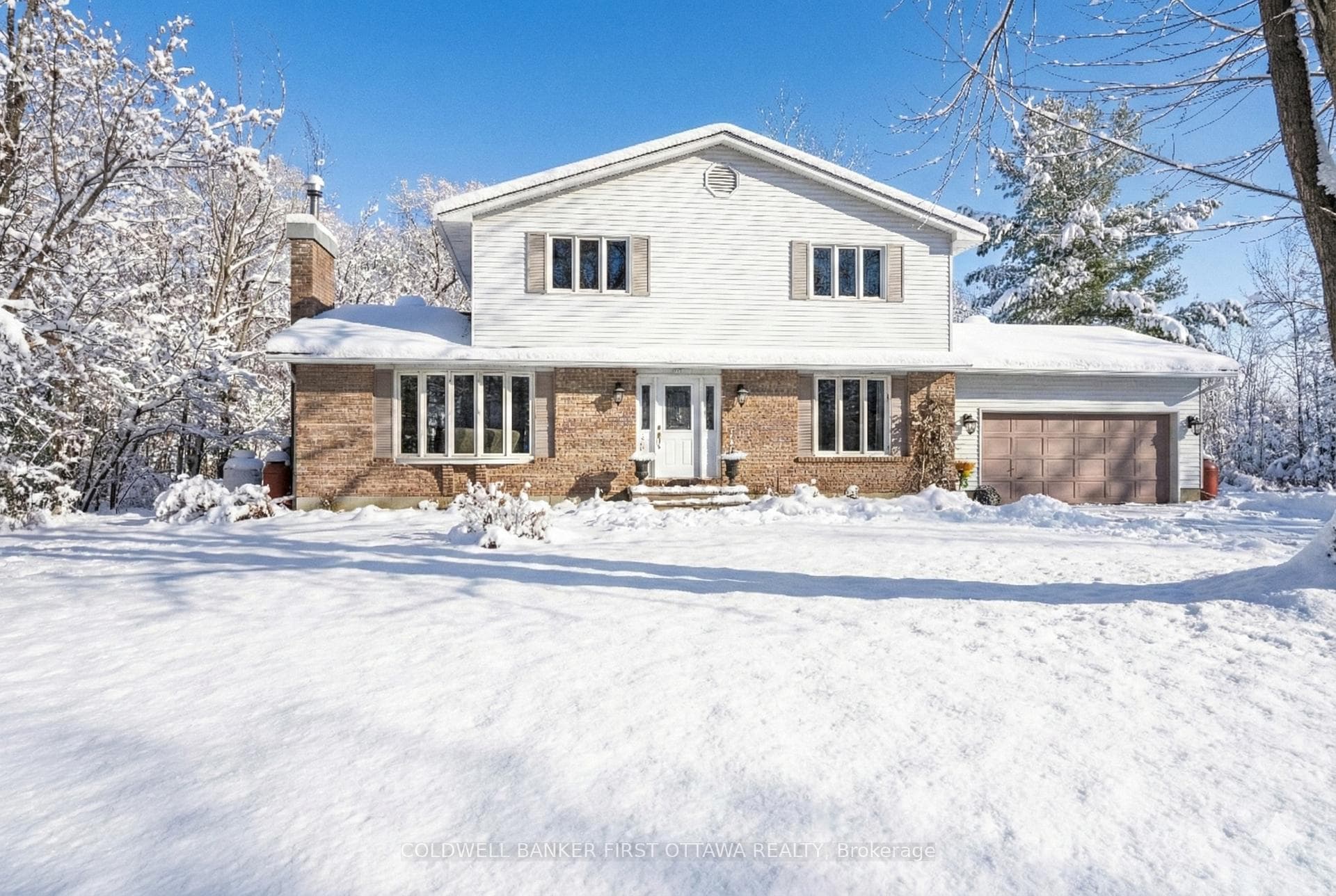 Family home on 23 acres, 25 mins to Kanata