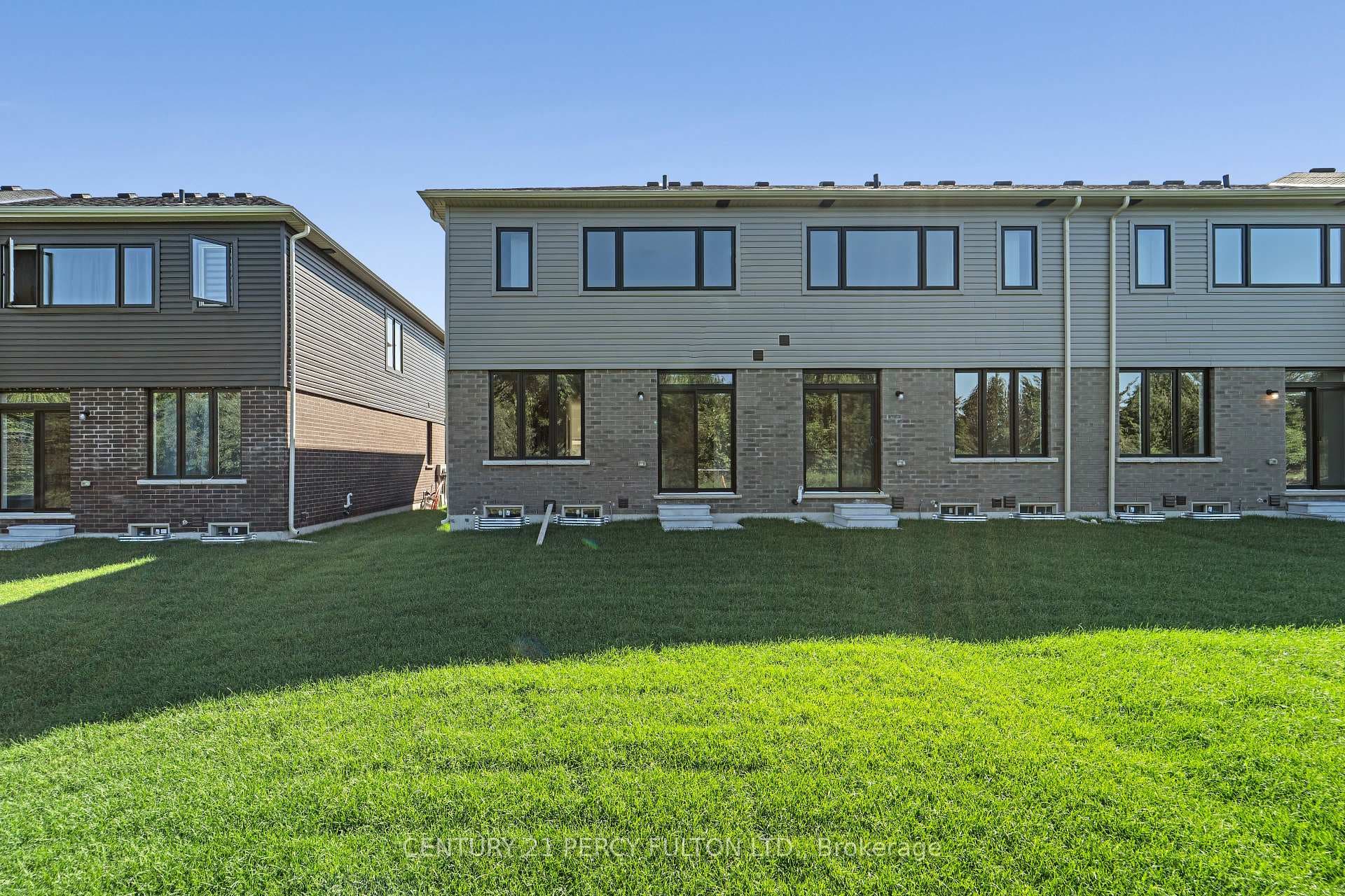 39 Watts Mews photo 25