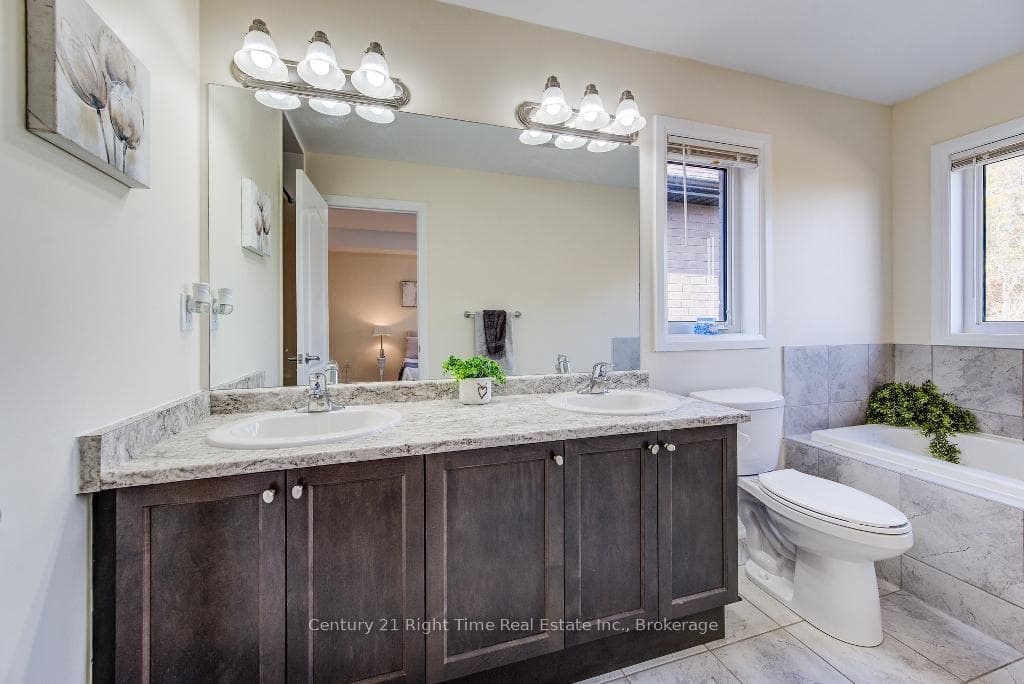137 Huntingford Trail photo 28
