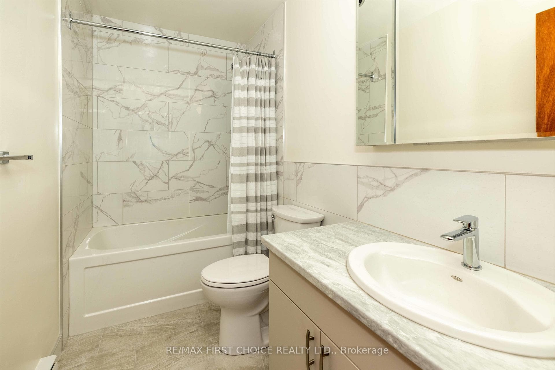 641 Catherine Street photo 19
