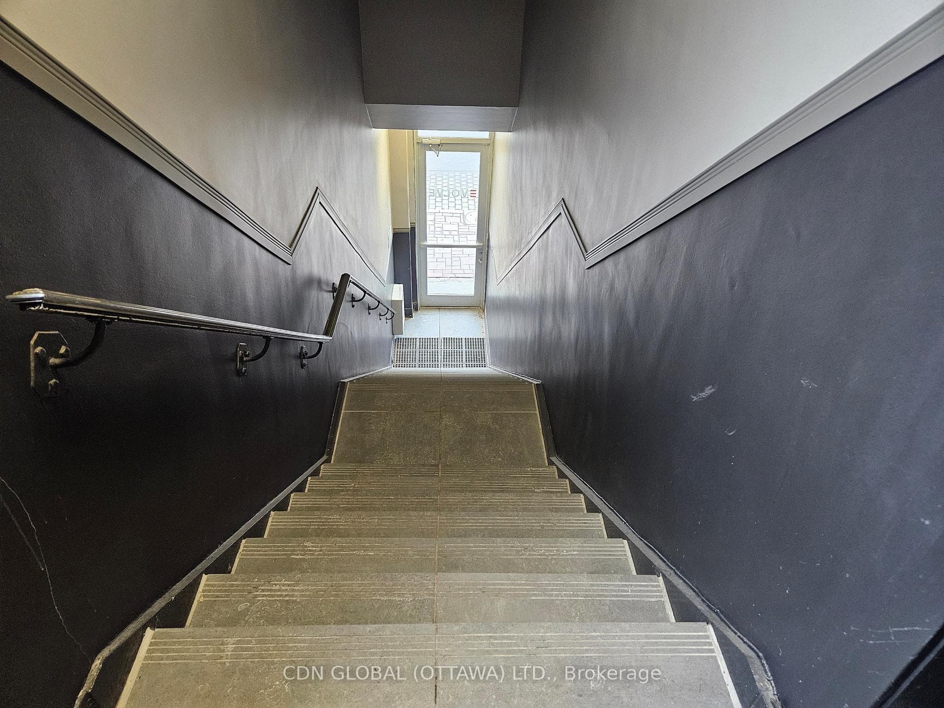 953 Somerset Street photo 2