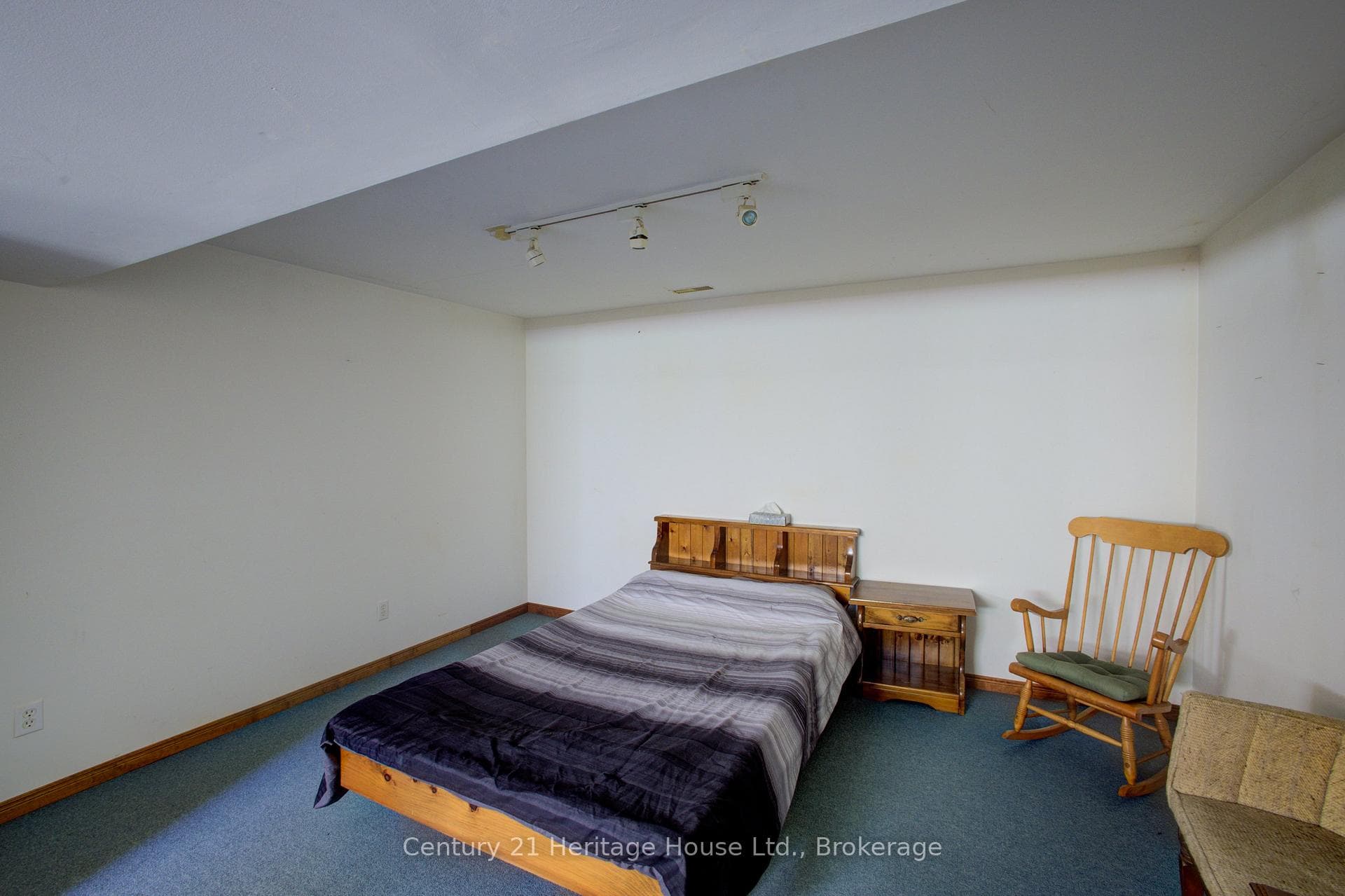 320 Arthur Street photo 32
