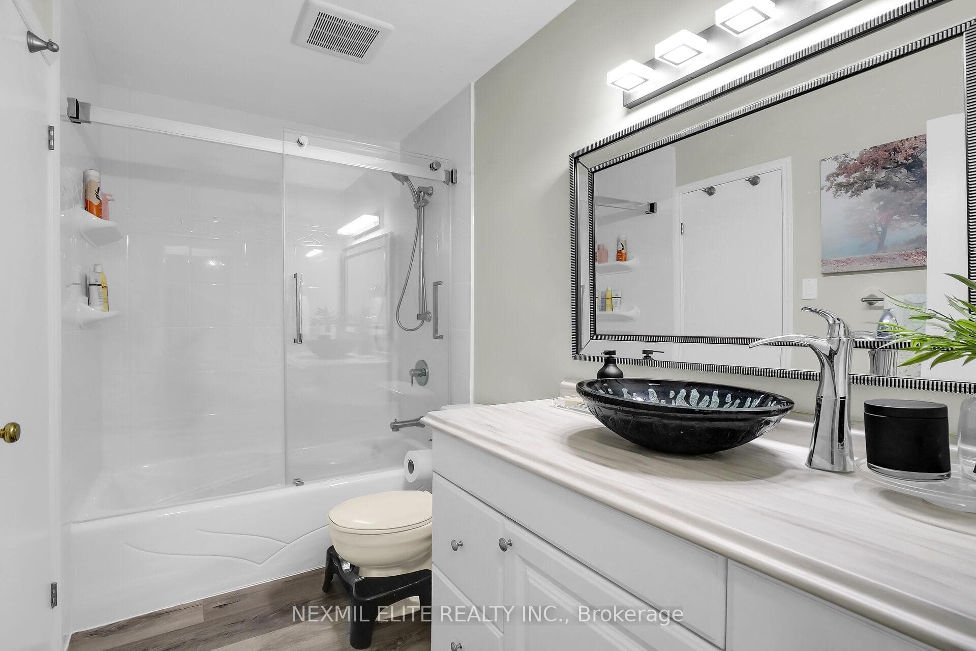 1610 Jalna Boulevard photo 14