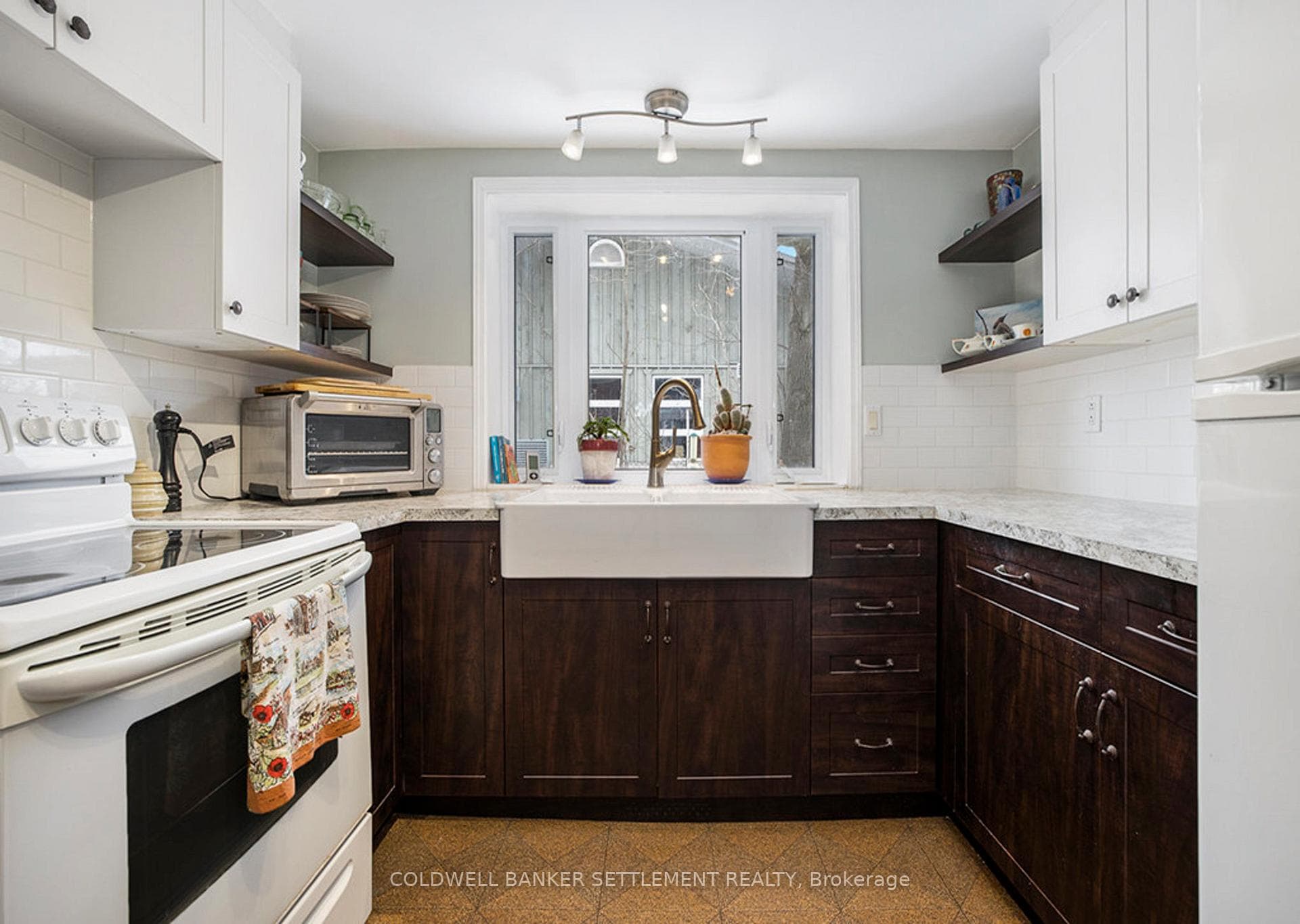 205 LEWIS Street photo 17