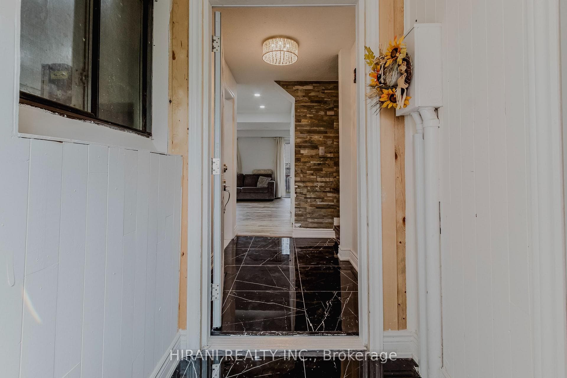 75 Royal Salisbury Way photo 3