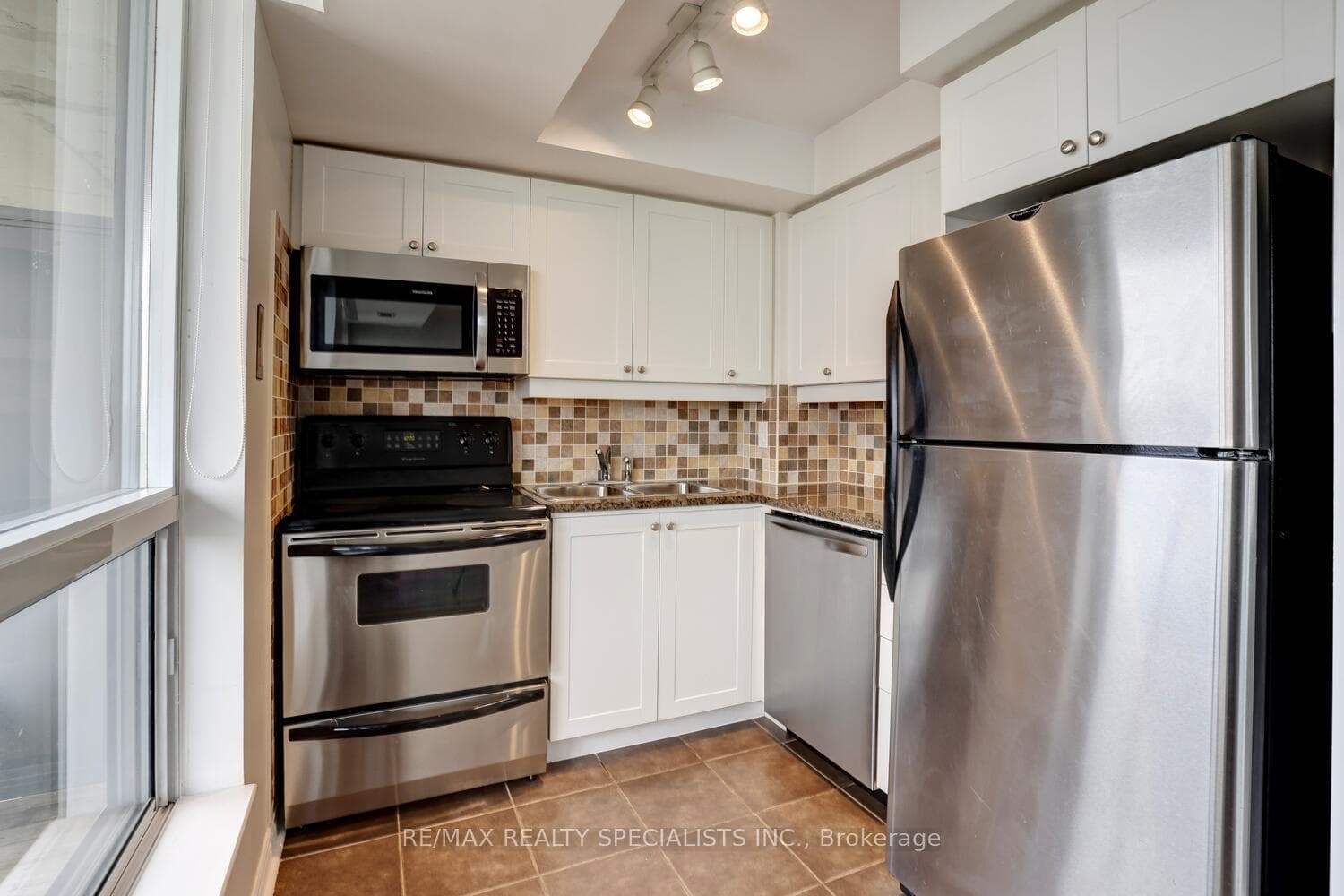 70 High Park Avenue Unit 1401 photo 14
