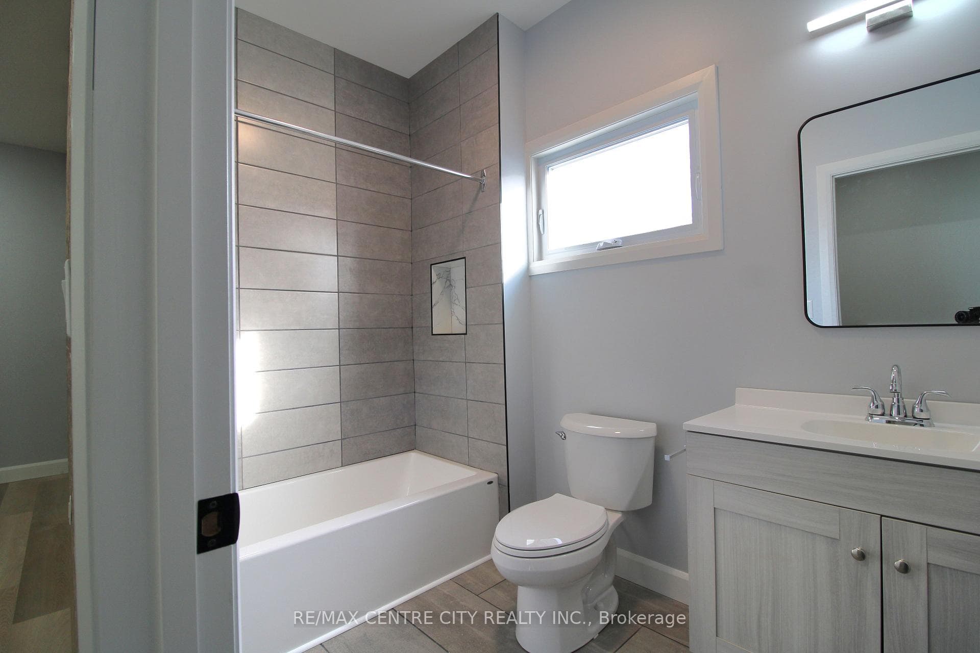 126 Price Street photo 32