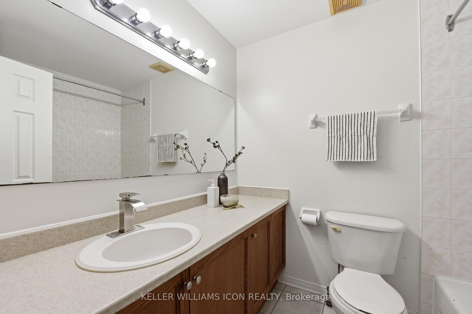 472 Claridge Drive photo 30