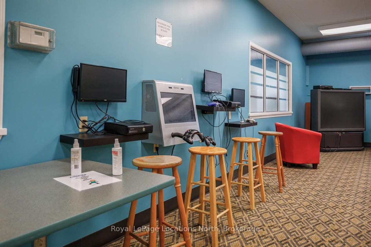 rec ctr kids' games room