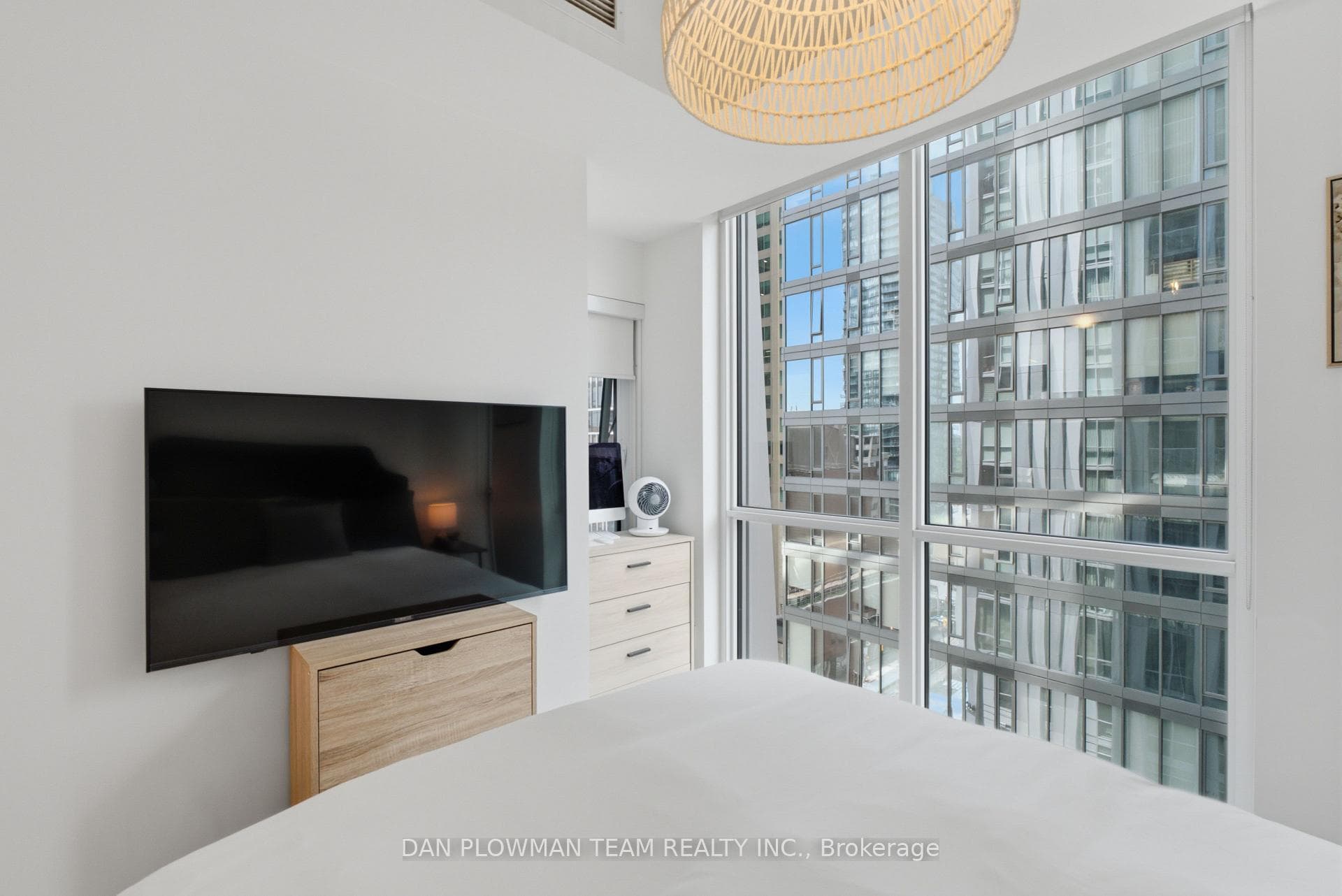 1 Yorkville Avenue Unit 901 photo 17