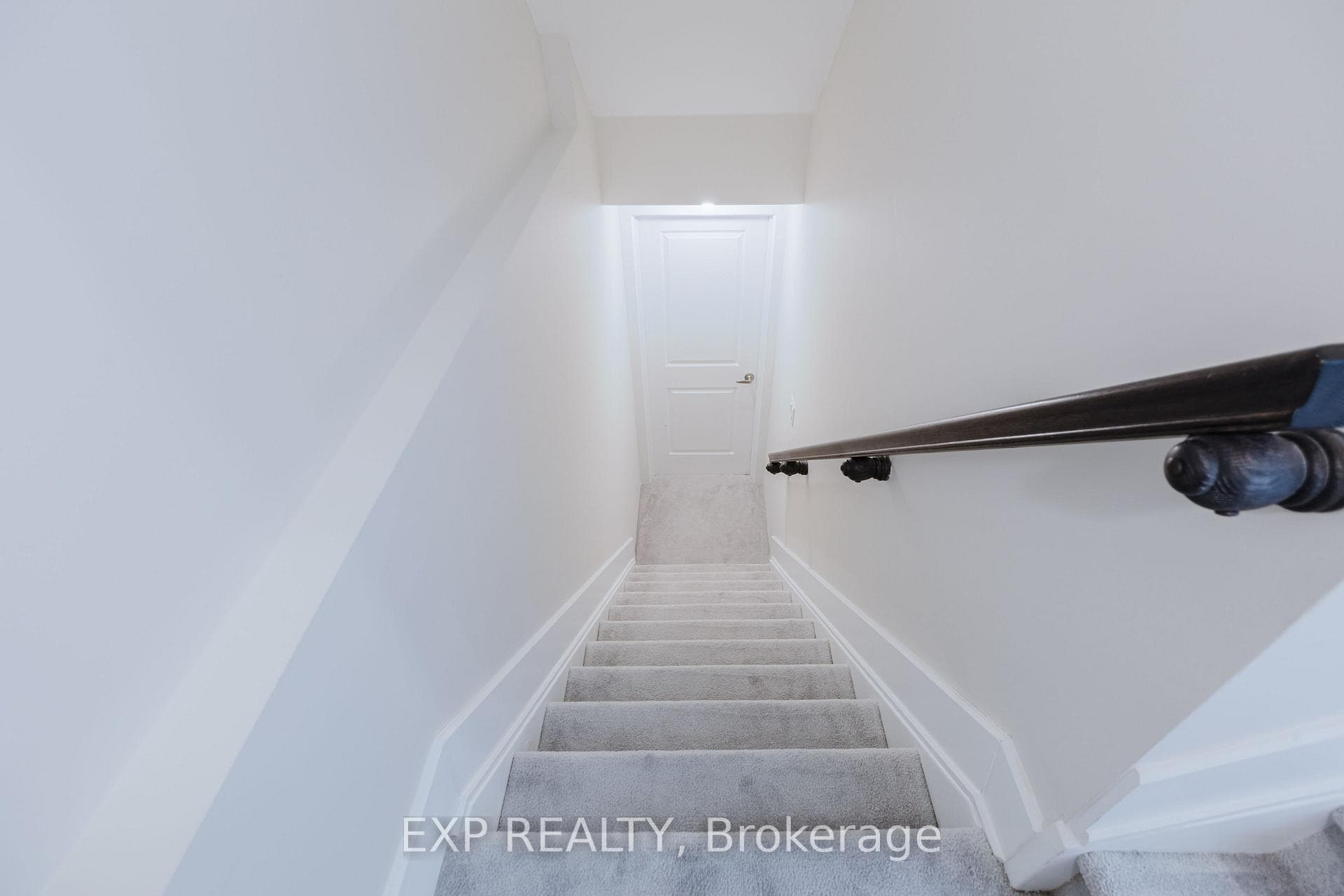 54 Hurdis Way photo 32