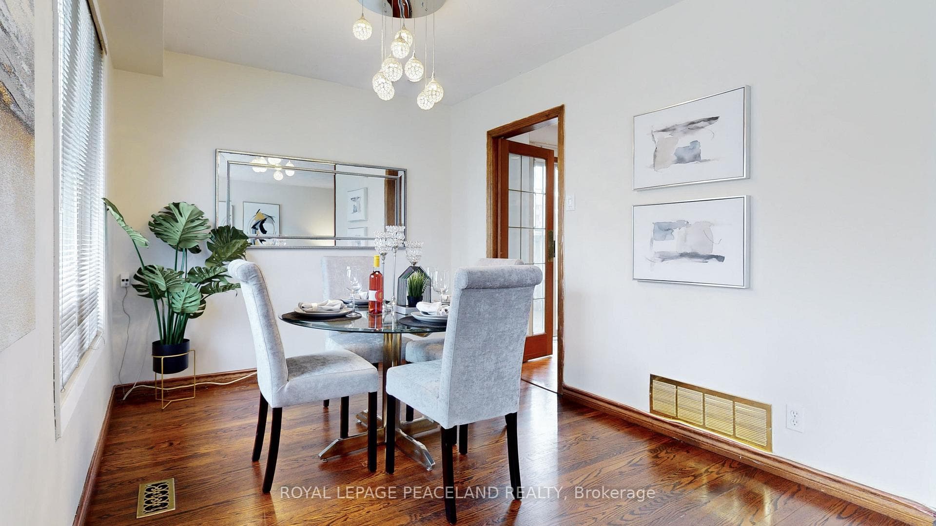 113 Cultra Square photo 34