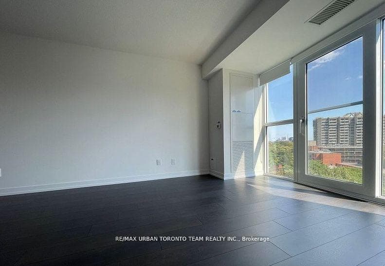 219 Dundas Street Unit 902 photo 6