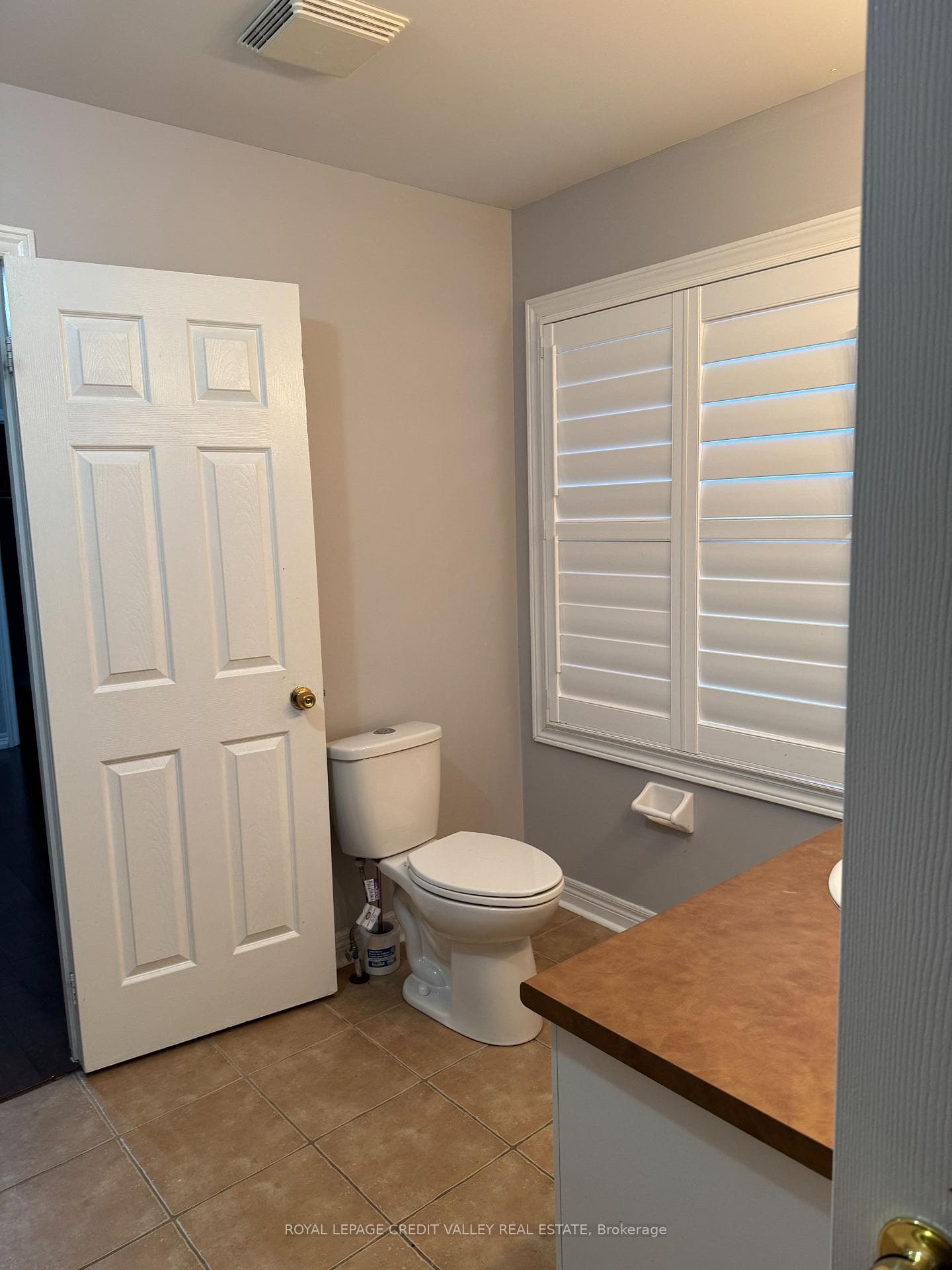 10 Devondale Avenue Unit Upper photo 11