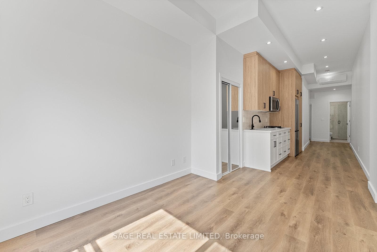 2219 dundas Street Unit 203 photo 14