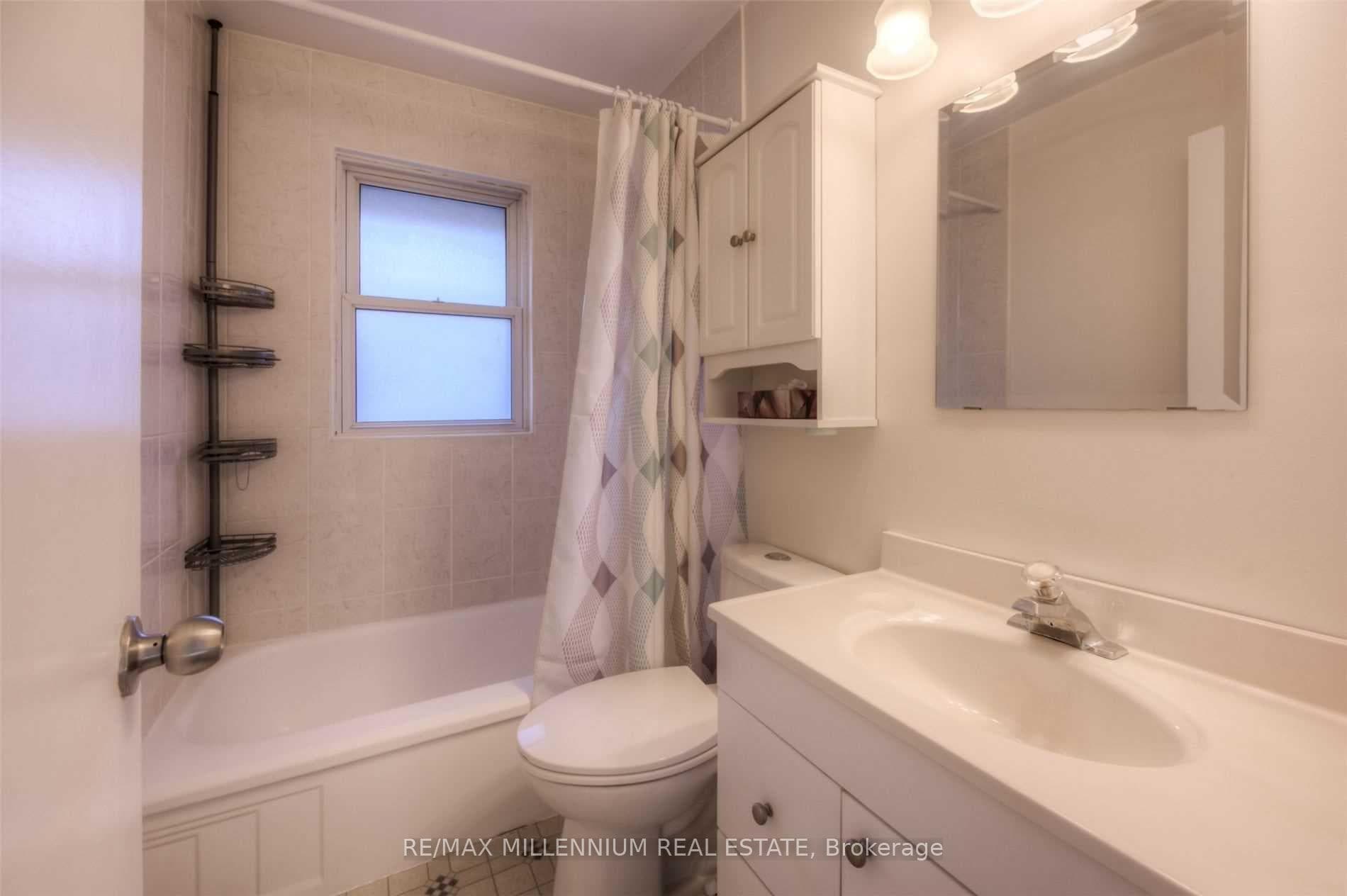 135 Byron Avenue photo 7