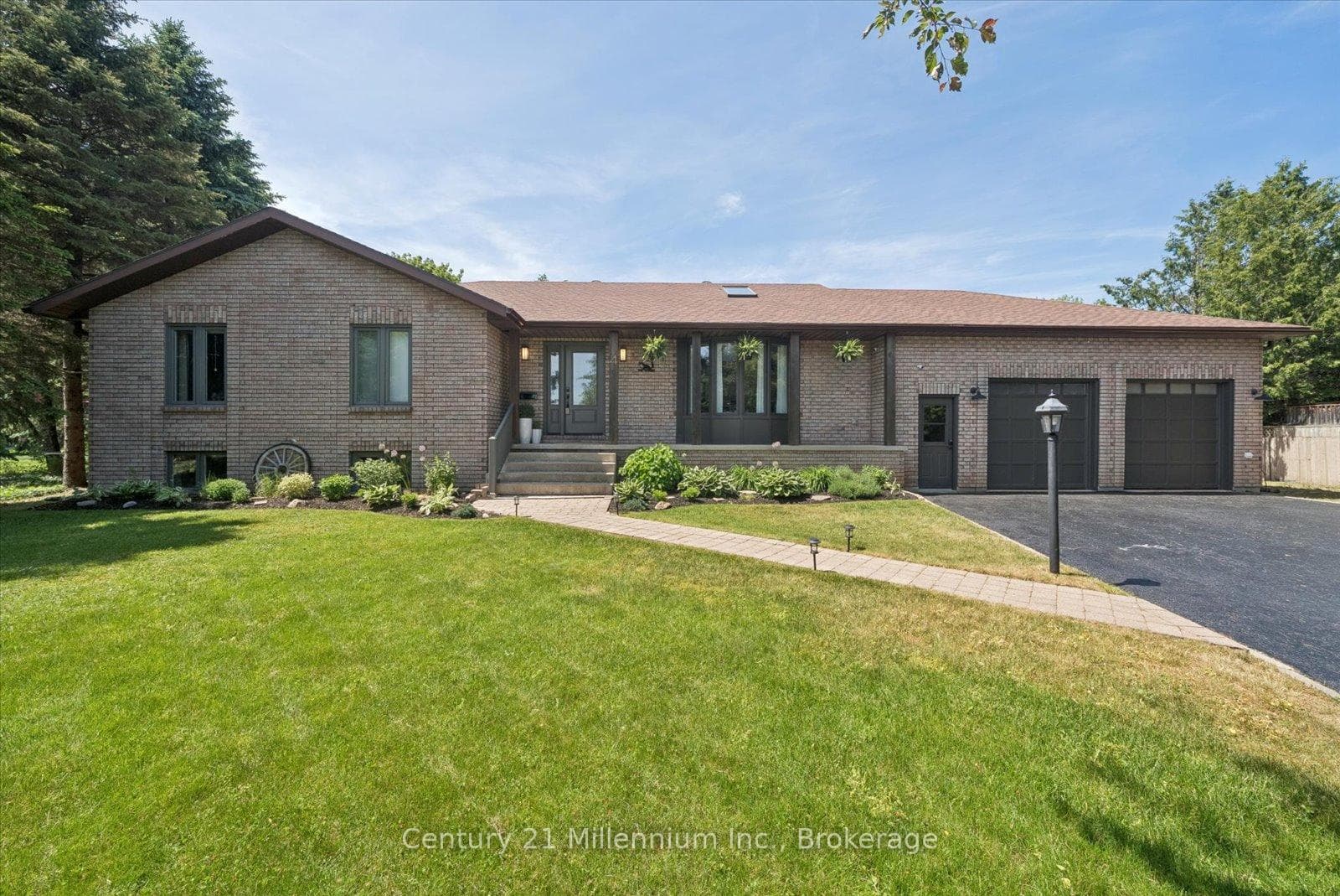 4 Blackburn Avenue photo 4