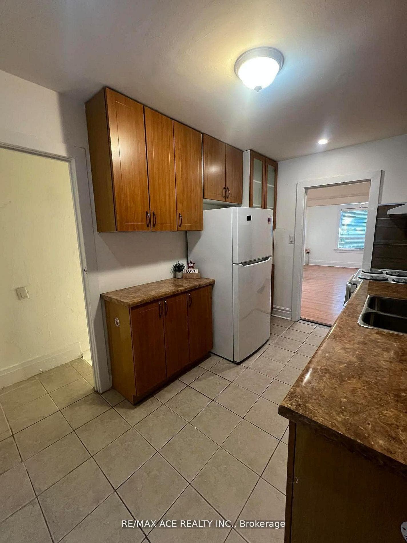 12 Mahoney Avenue photo 5