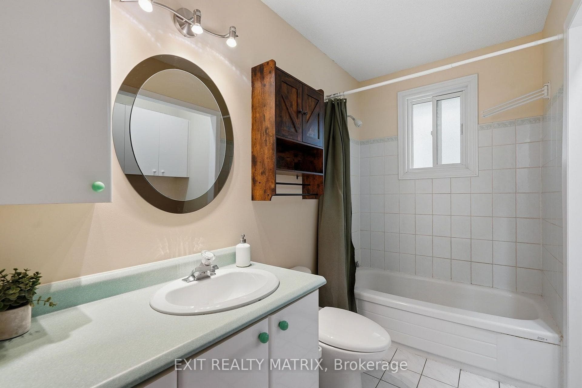 693 Cartier Street photo 19