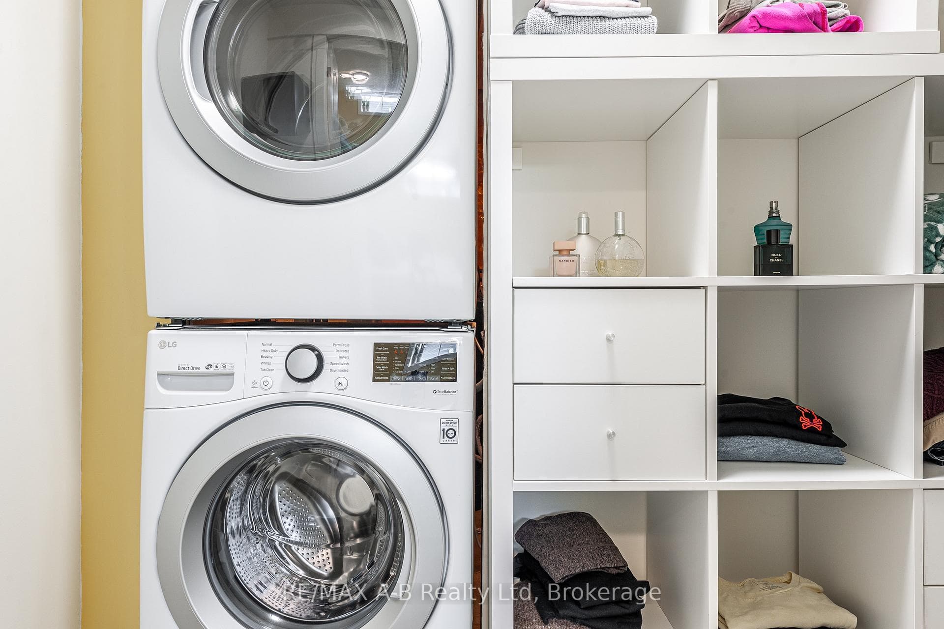 Lower In-law Suite; laundry / walk-in closet
