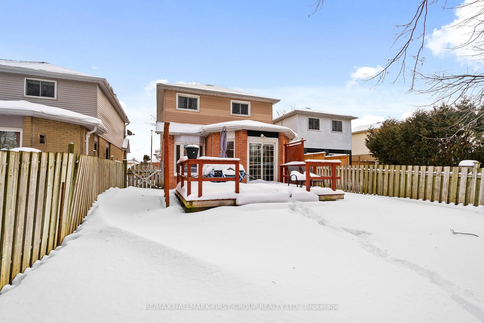 99 Turnberry Crescent photo 42