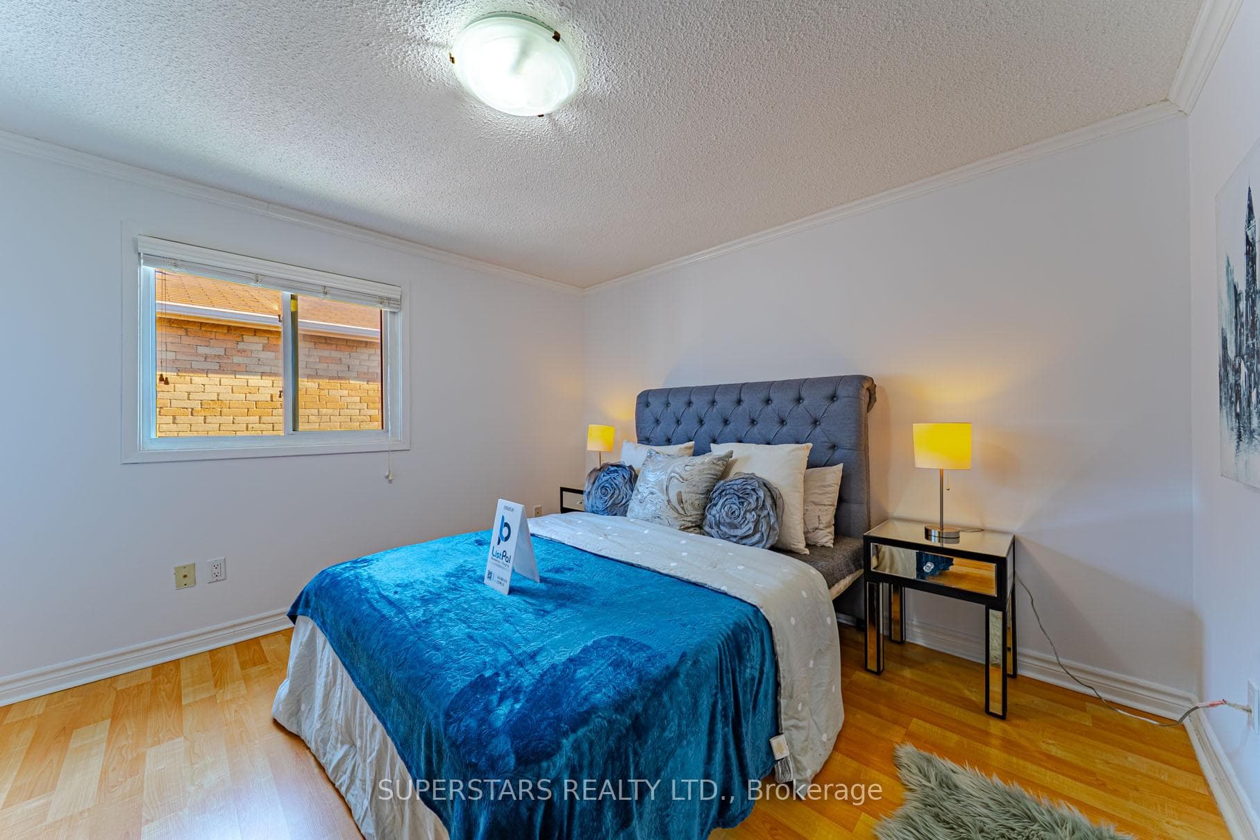 160 Galbraith Crescent photo 27