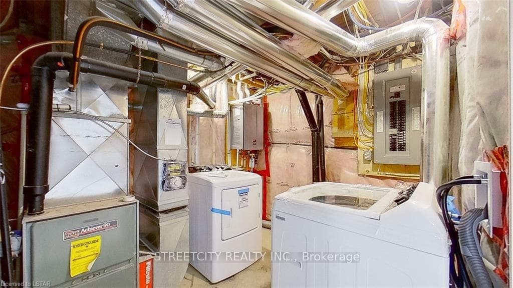 9 Scotchpine Crescent photo 37