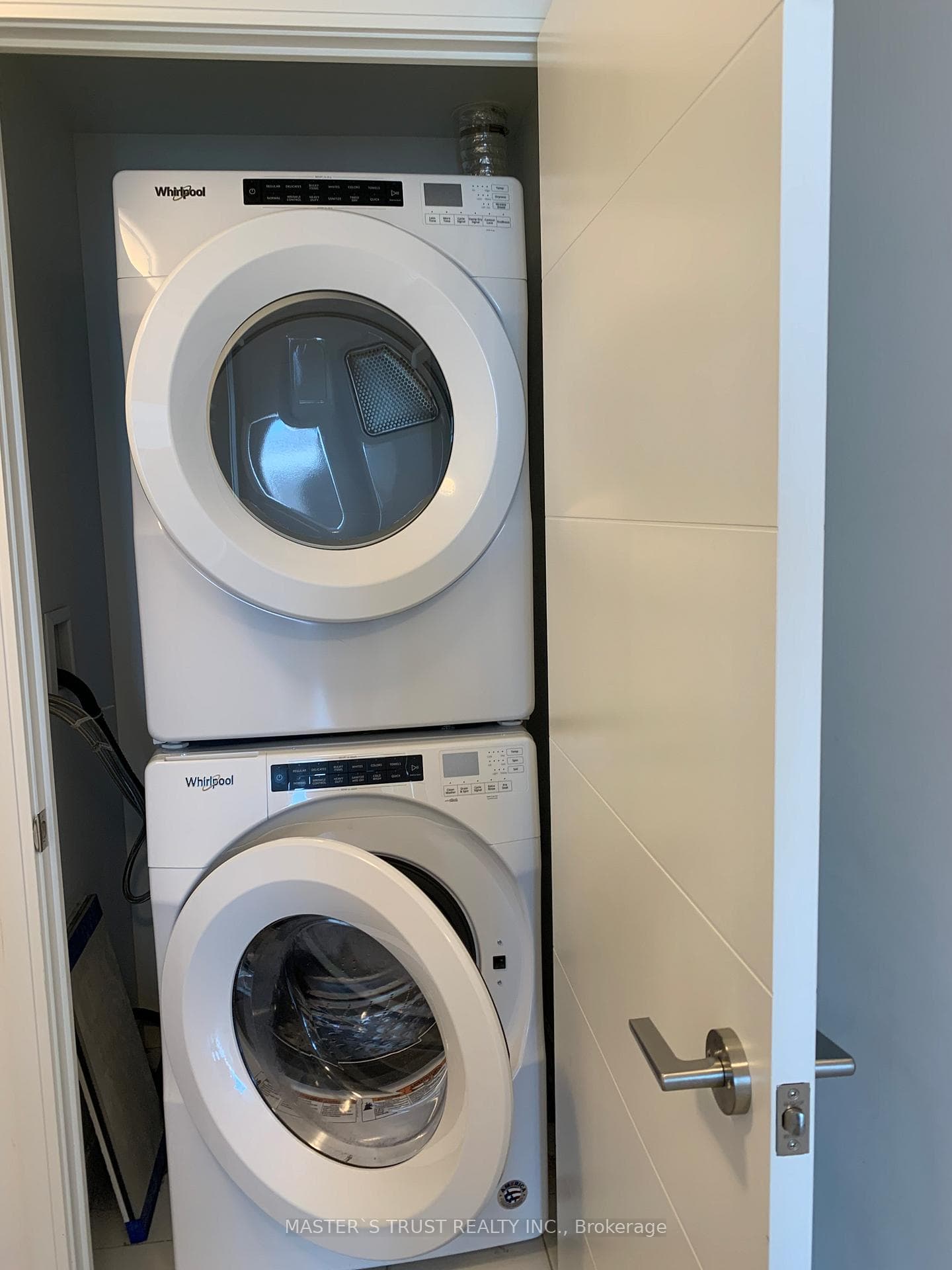 50 Wellesley Street Unit 2704 photo 3