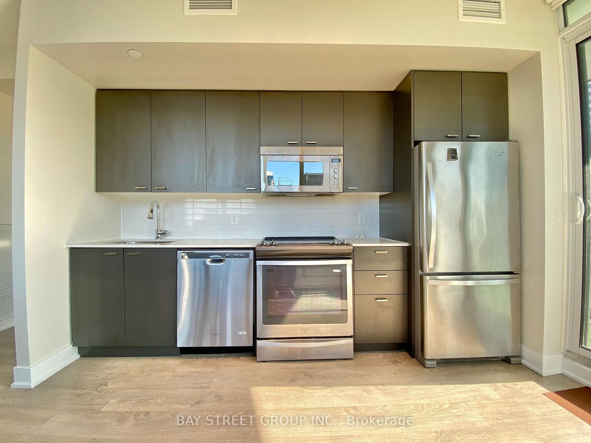 30 Roehampton Avenue Unit 1405 photo 7