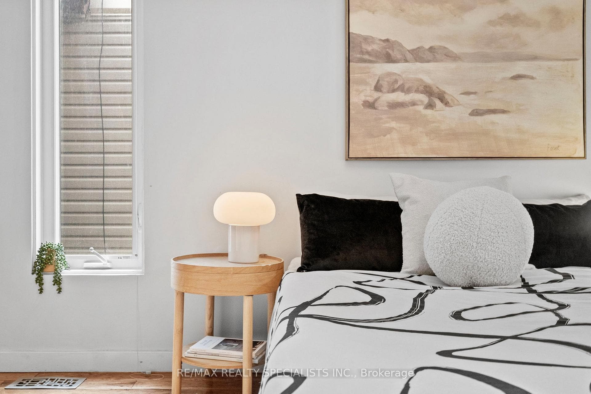 418 Ossington Avenue photo 27