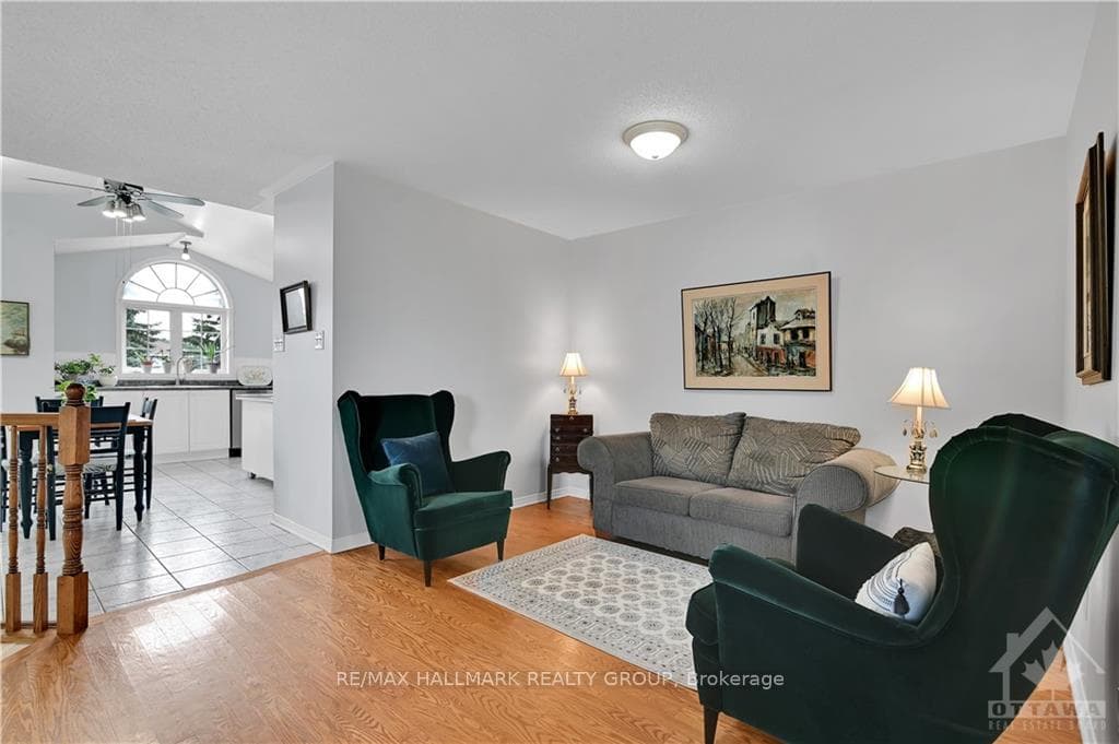 150 CASTLE GLEN Crescent photo 10
