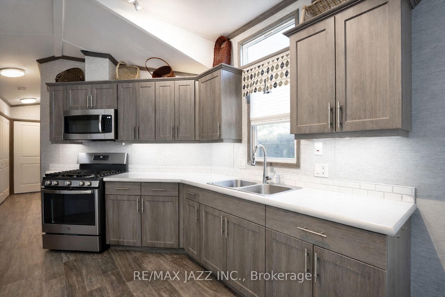 225 Platten Boulevard Unit 819 photo 3