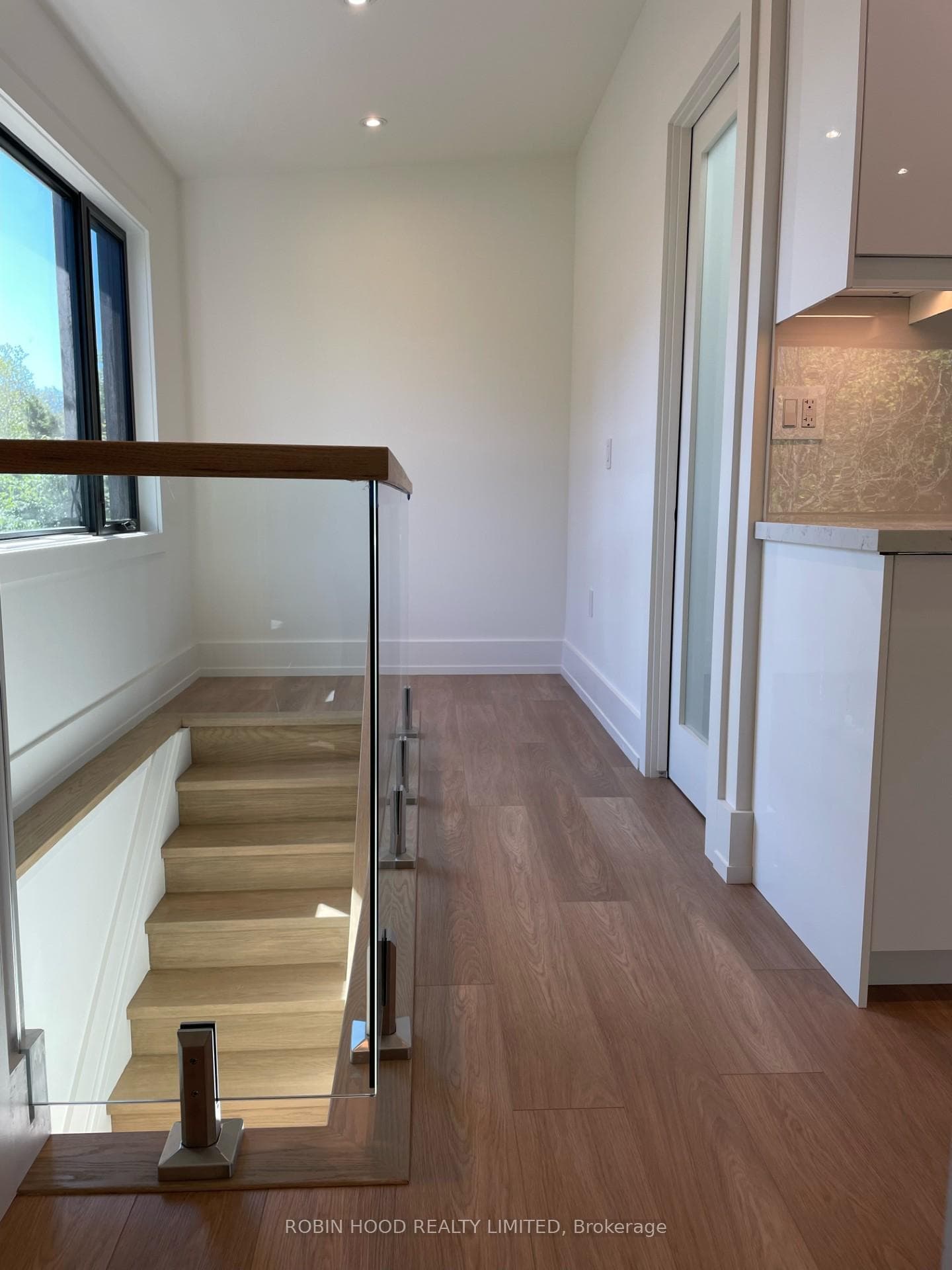 44 Somerdale Square Unit Upper photo 6